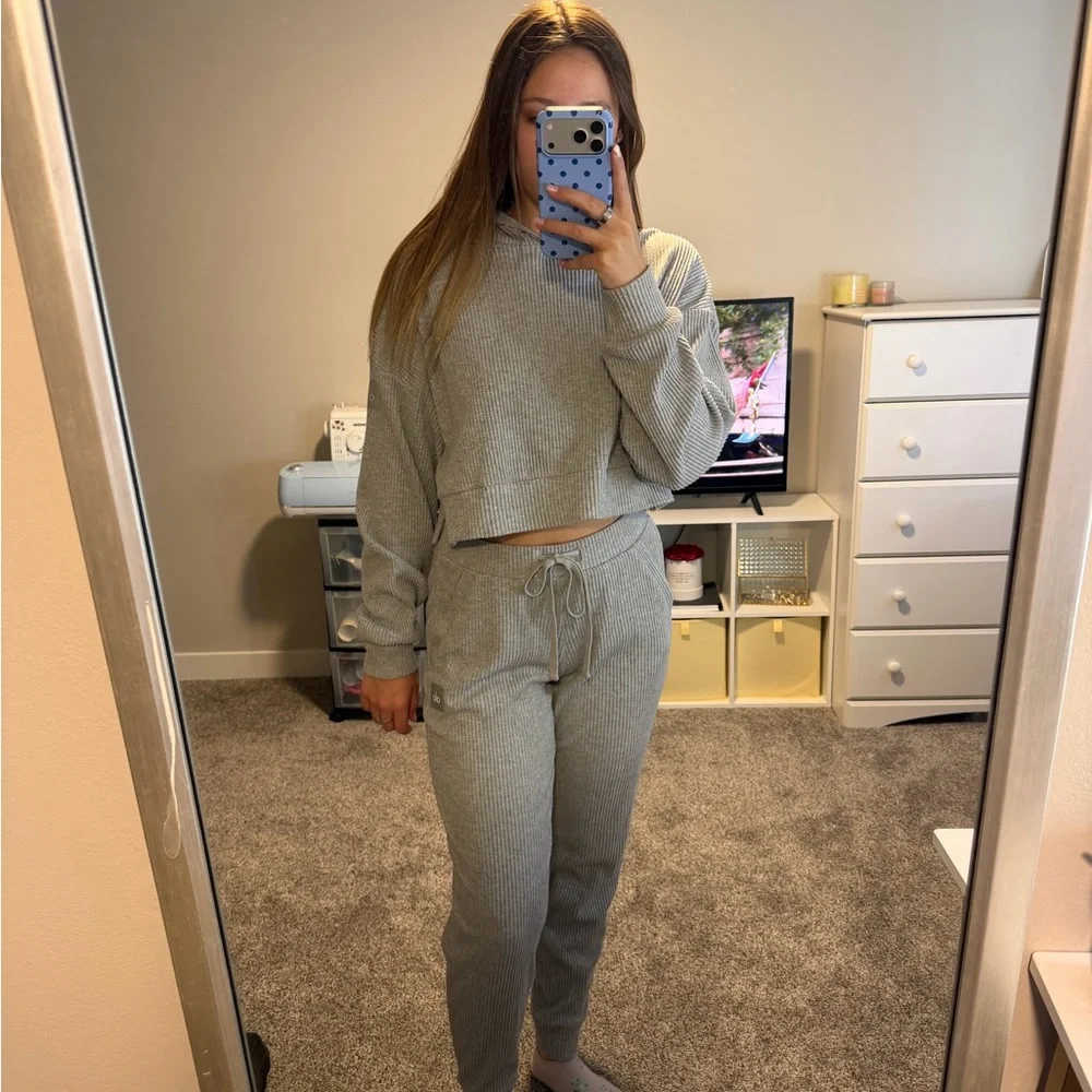 Alo Muse jogger and hoodie set - Picture 7 of 7